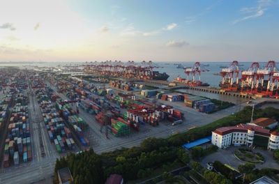 誰為特朗普的貿(mào)易戰(zhàn)埋單?美企支付關(guān)稅創(chuàng)新高