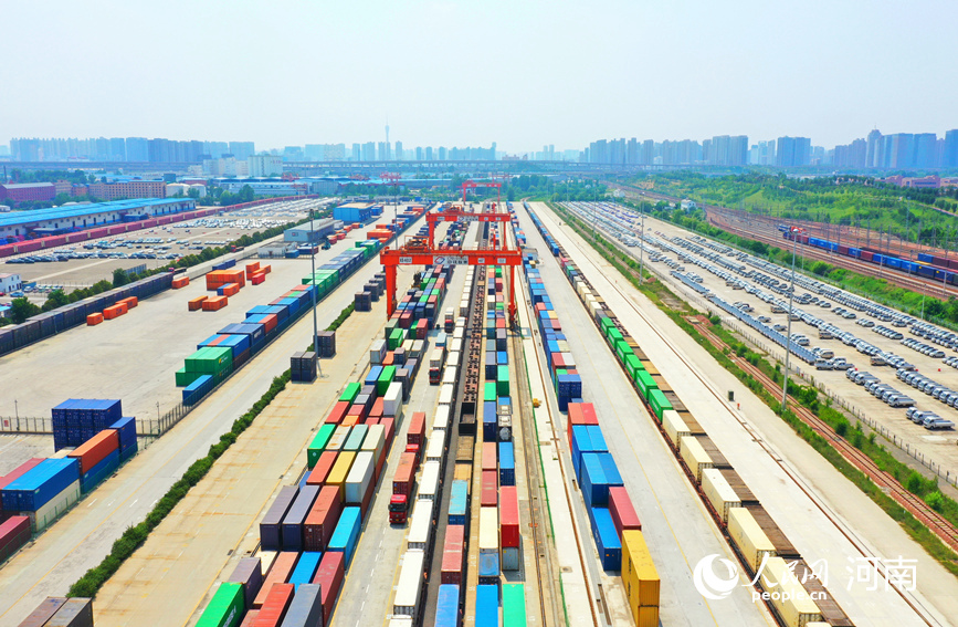 助力河南省進(jìn)出口貿(mào)易增長(zhǎng) 首趟鄭州至東盟農(nóng)產(chǎn)品出口專列發(fā)車